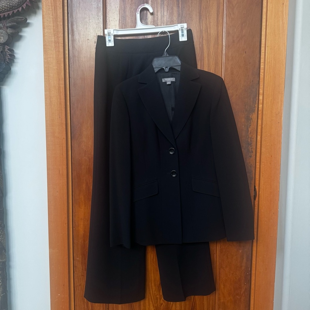 Vintage Ann Taylor tailored Black Pant suit. Wide legs. 2 button blazer. Lined.